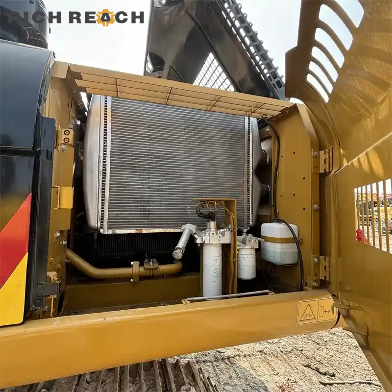 Used CAT324D2 right side pump room heavy duty production USD