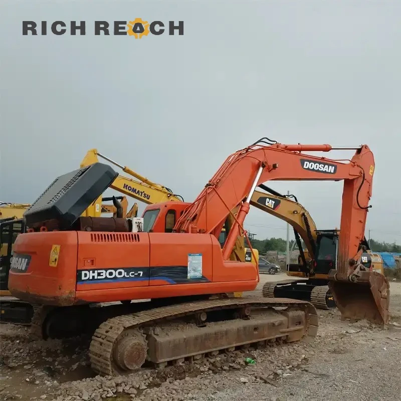 Doosan DH300LC-7 used crawler excavator – front view with long tracks, heavy-duty construction equipment