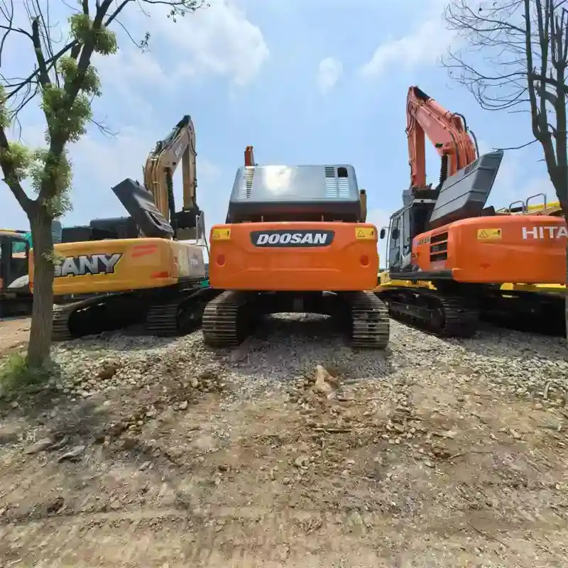 Excavating in a stockpile – Doosan DX225LC-9C used crawler excavator high efficiency USD