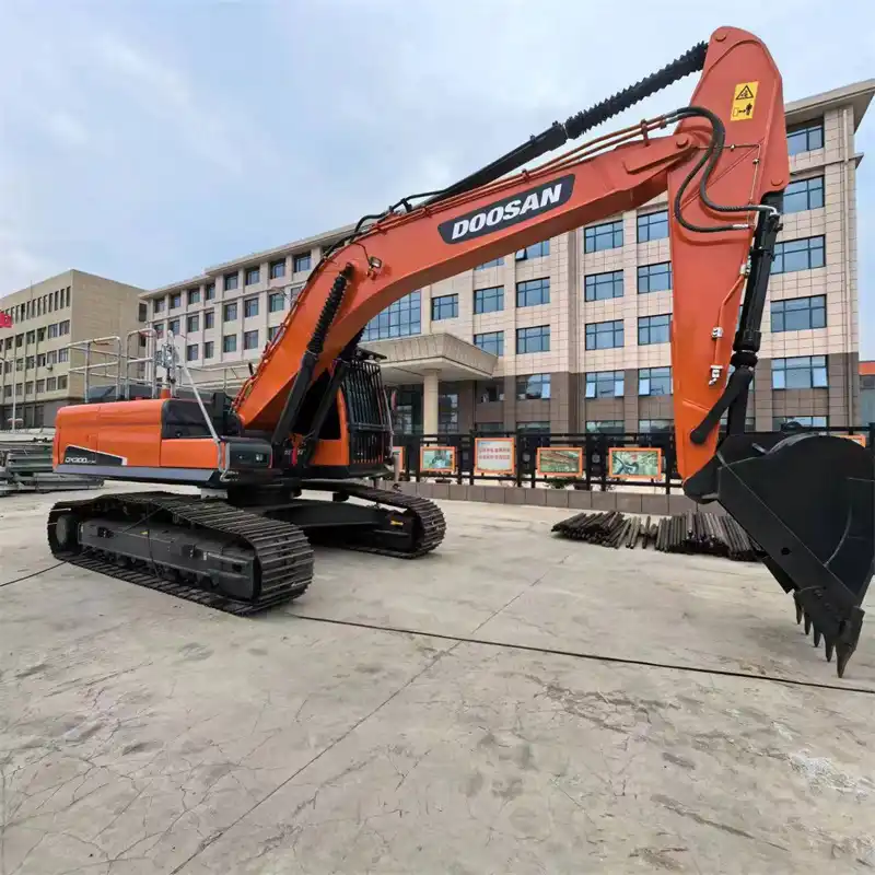 Bucket side cutter and shroud – used Doosan DX300LC-9C heavy-duty fuel-saving excavator USD