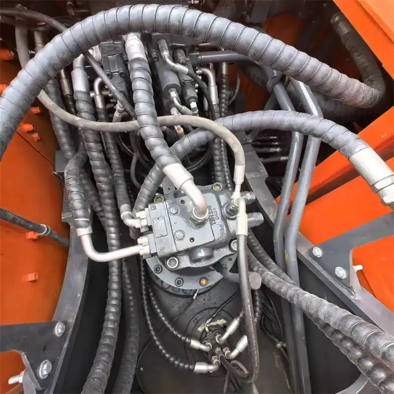 Hydraulic hoses and boom – used Doosan DX300LC-9C heavy-duty fuel-saving excavator USD