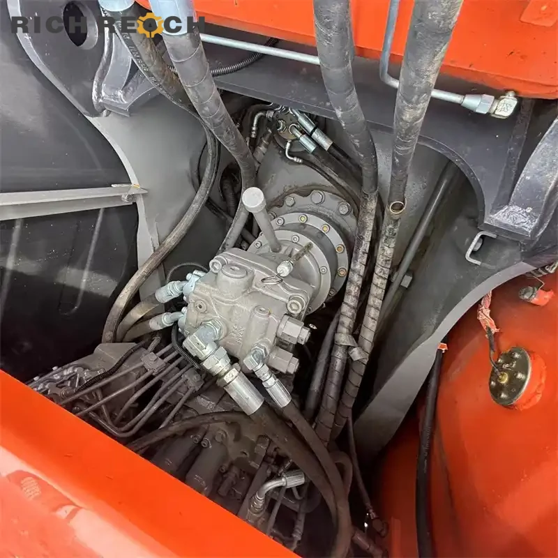 Used Hitachi ZAXIS 120 excavator – bucket cylinder pin and lock