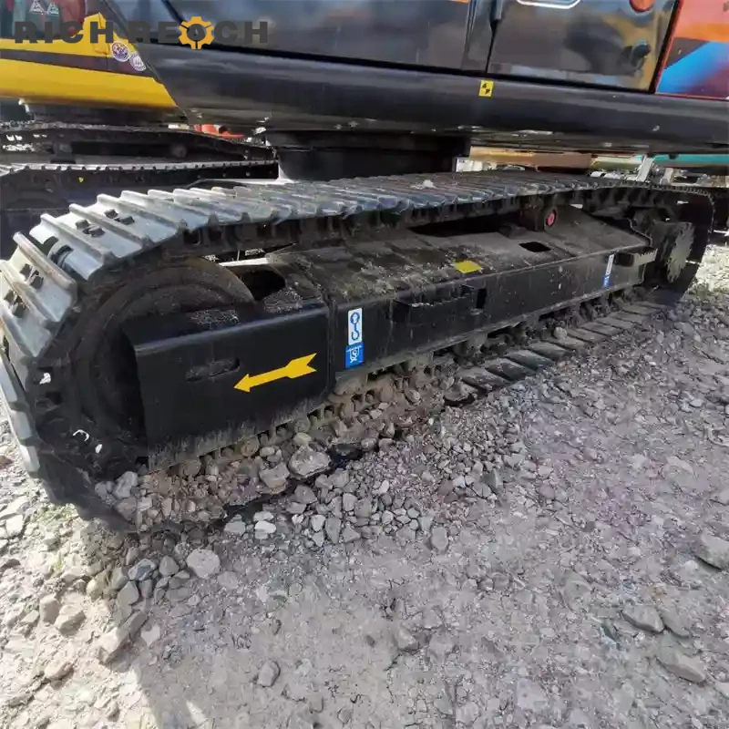 Used Hitachi ZAXIS 120 excavator – bucket teeth and side cutters