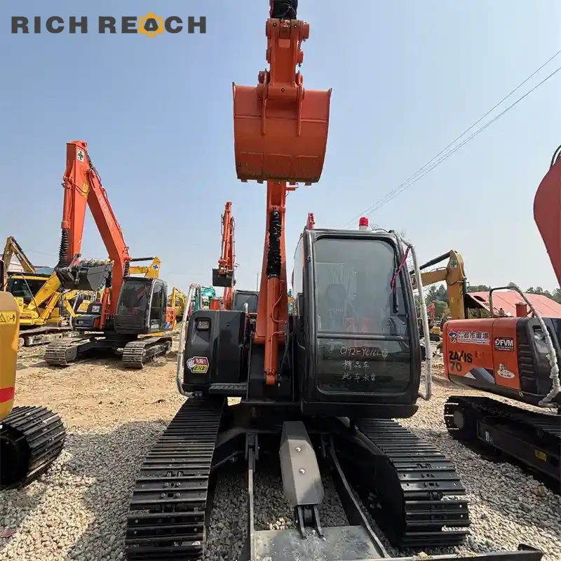 Used Hitachi ZAXIS 120 excavator – right side hydraulic tank