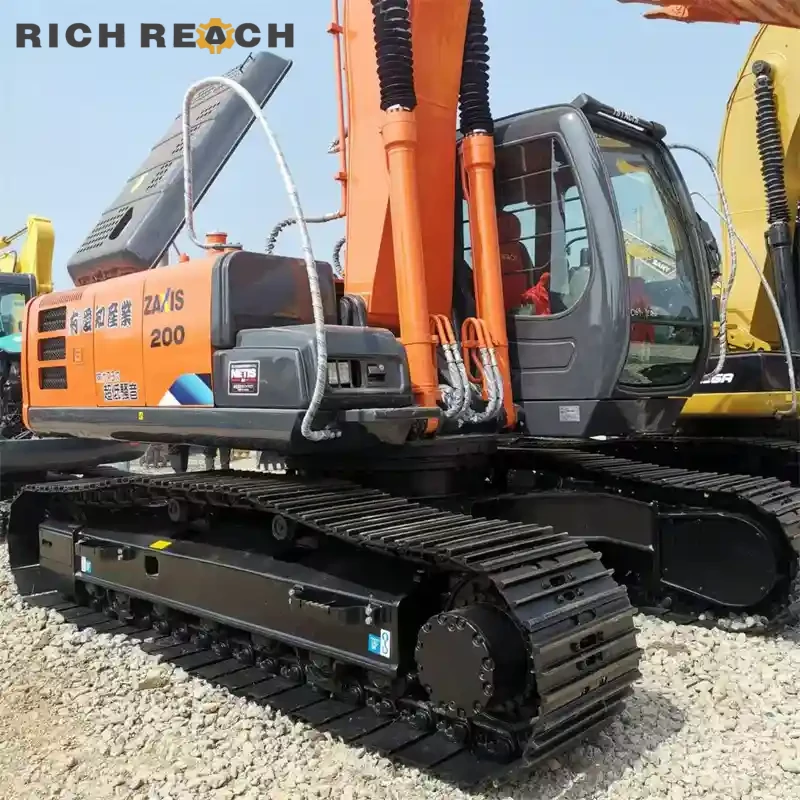 Used Hitachi ZAXIS 200 excavator – excavating deep trench – powerful digging demonstration