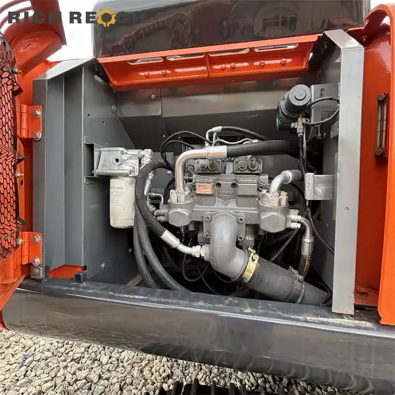 Used Hitachi ZAXIS 200 excavator – hydraulic pump and filter bank – strong and responsive hydraulics