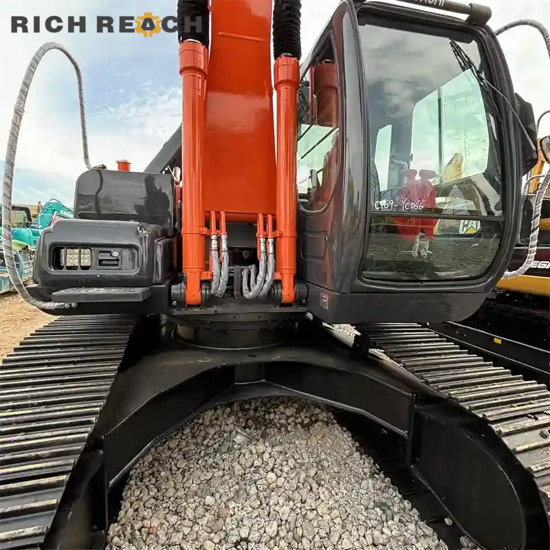 Used Hitachi ZAXIS 200 excavator – quick coupler hydraulic block – fast attachment change capability