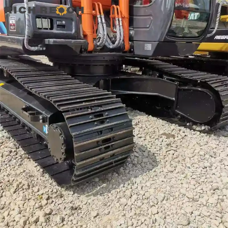 Used Hitachi ZAXIS 200 excavator – rear large counterweight – excellent stability during heavy lifts