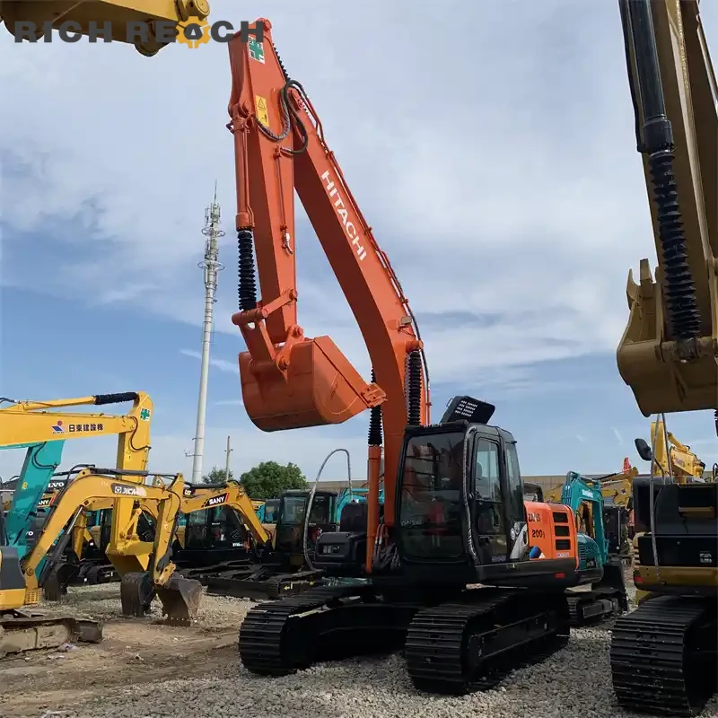 Used Hitachi ZAXIS 200 excavator – right side arm folded – compact stance for transport