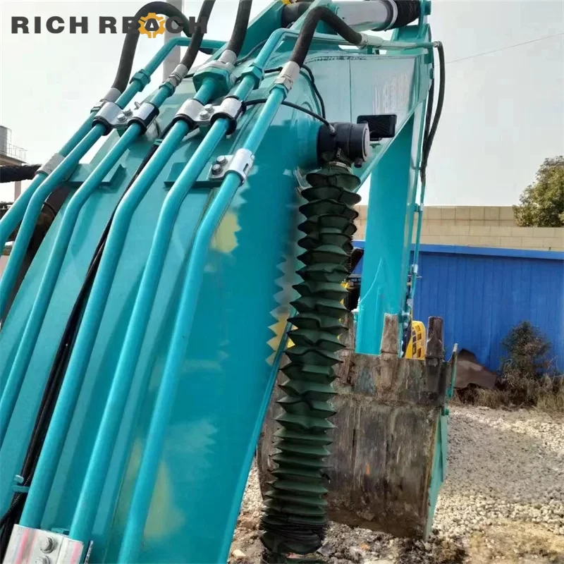 Rear counterweight and chassis of used Kobelco SK200 crawler excavator, great condition