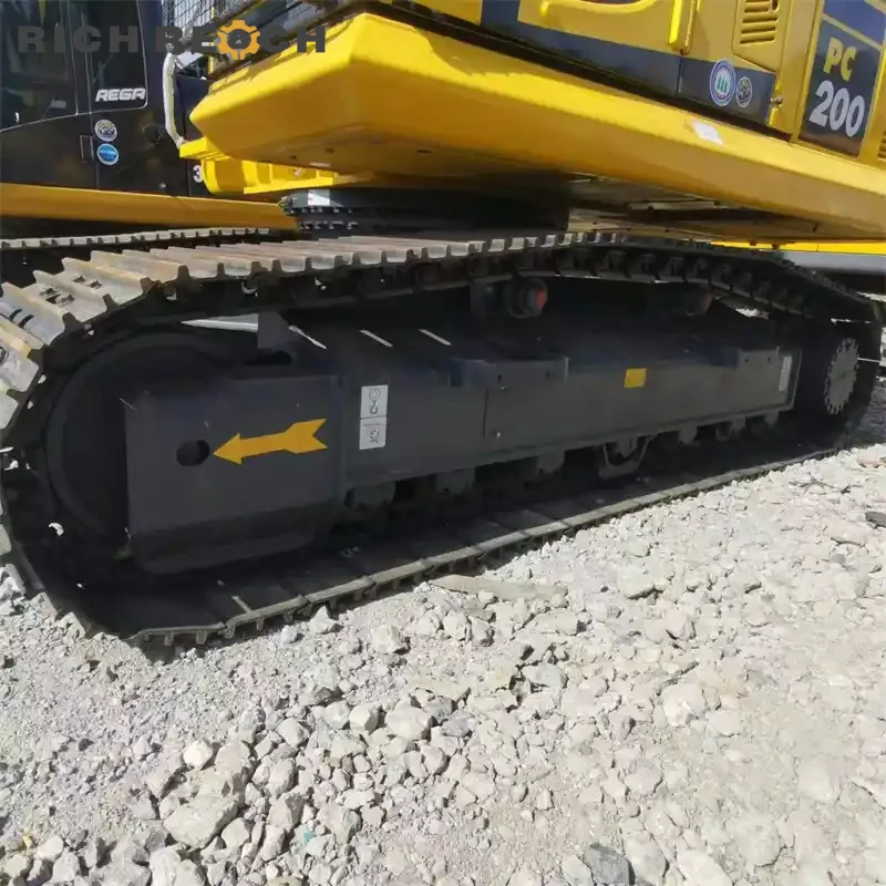 Cab roof and rollover protective structure on a used Komatsu PC200