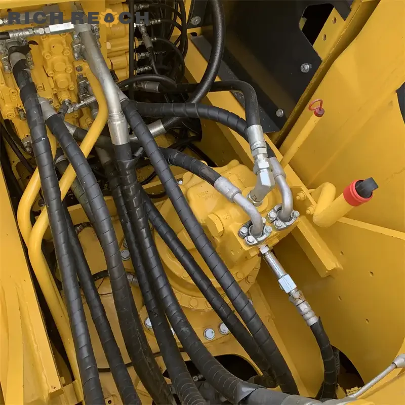 Undercarriage and tracks of a used Komatsu PC220 excavator for sale