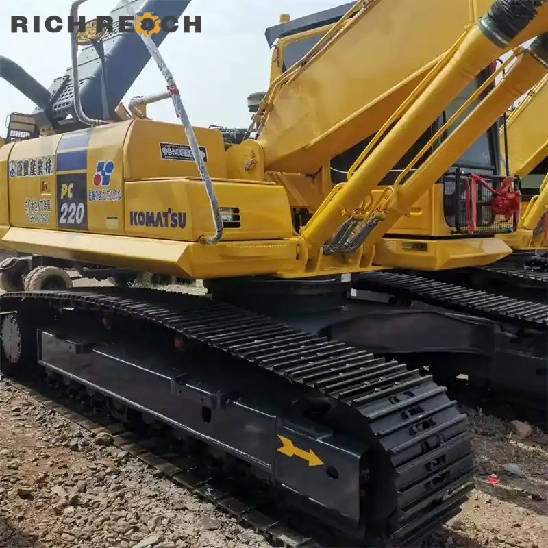 Heavy duty boom cylinder and arm of a used Komatsu PC220 excavator for sale