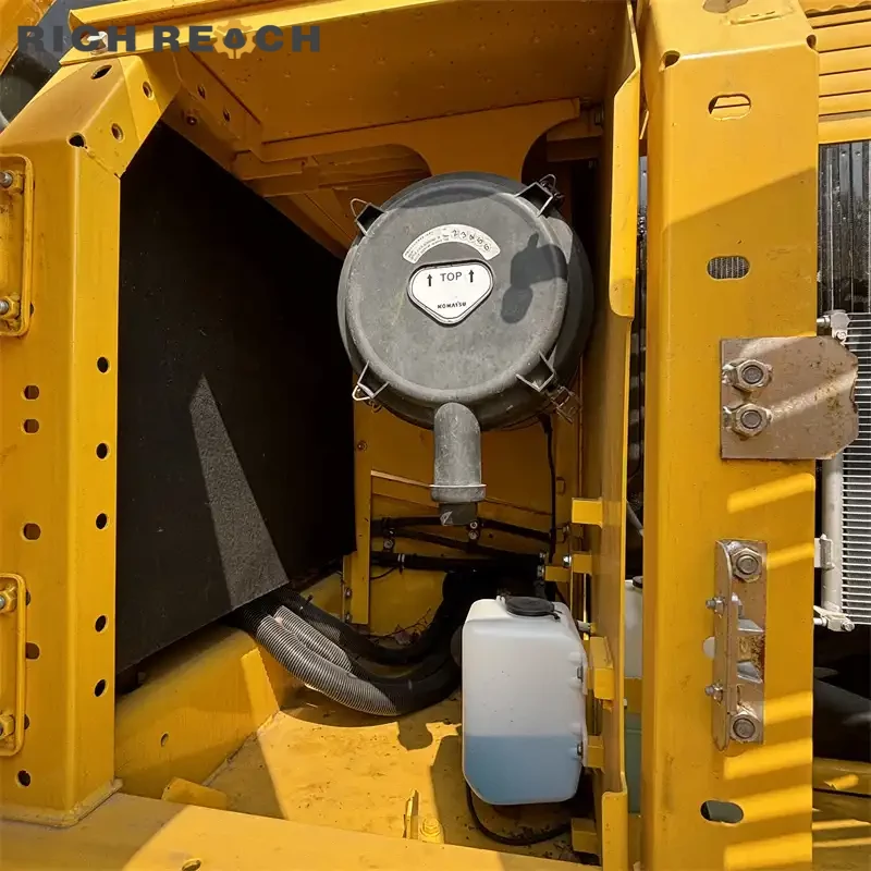 Hydraulic main pump and control valves of a used Komatsu PC220 excavator for sale