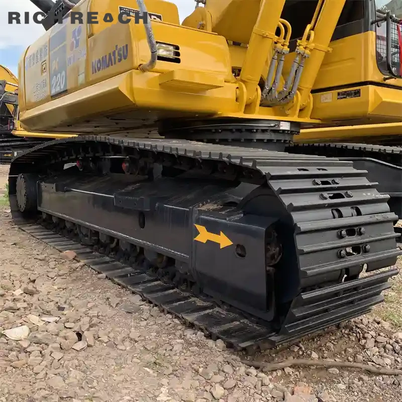 Used Komatsu PC220 excavator digging building footing