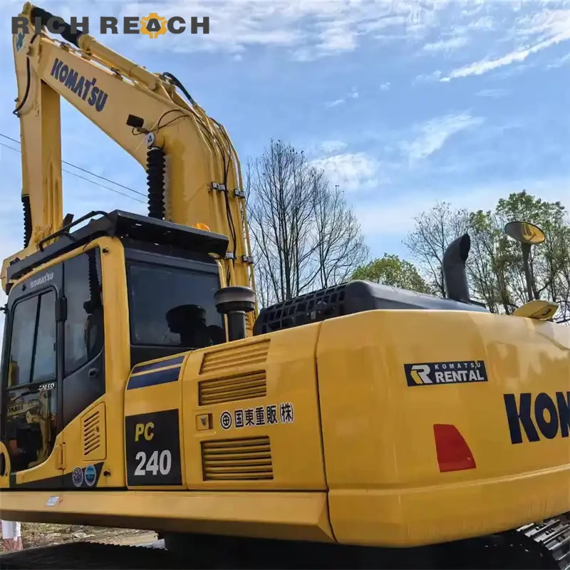 Komatsu PC240 mass excavation action demonstrating high digging force and fuel-efficient performance