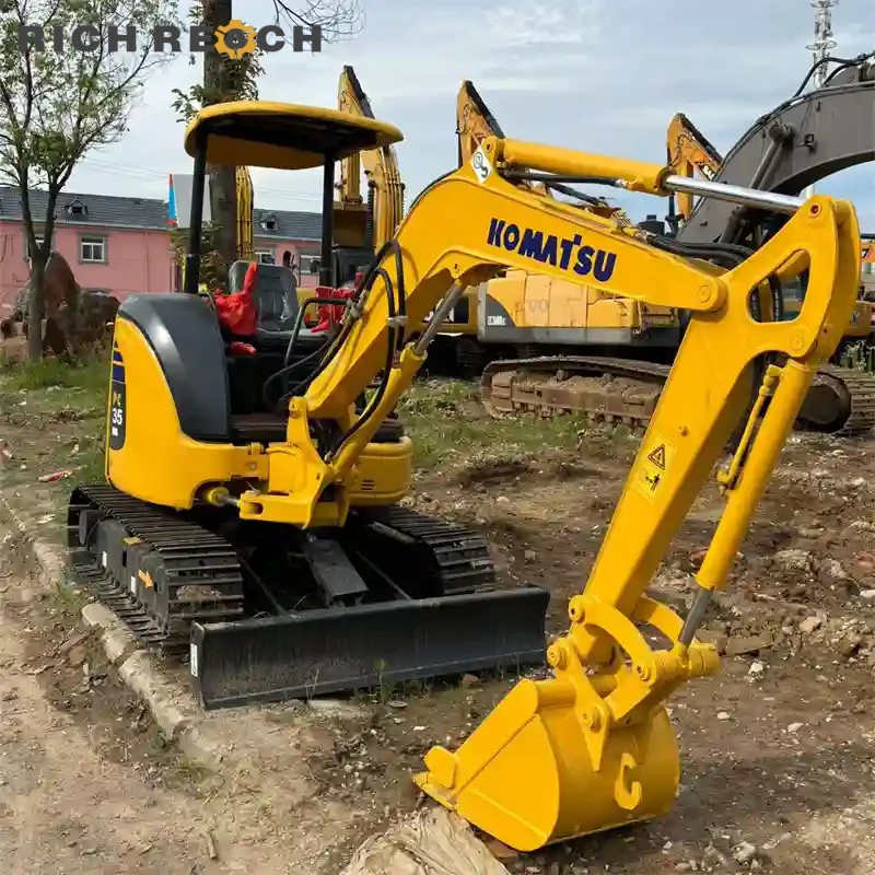 Zero tail swing rear design of a used Komatsu PC35MR mini excavator – ideal for tight job sites