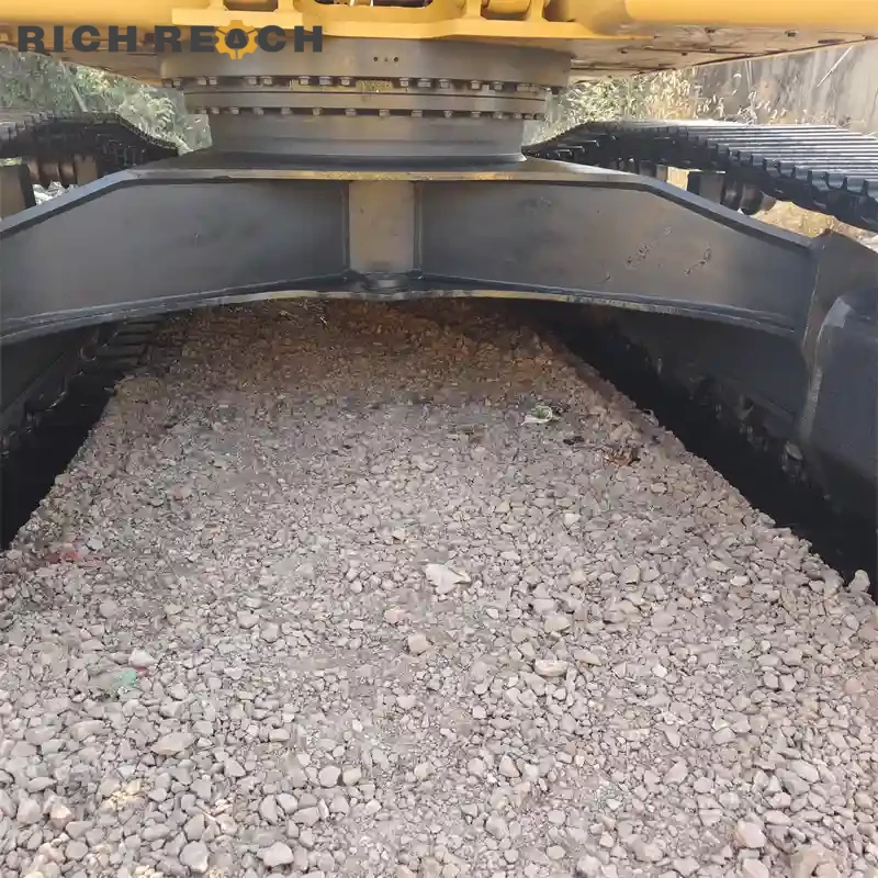 Sprocket and final drive motor on a used Komatsu PC400 excavator, undercarriage in top condition, low hours