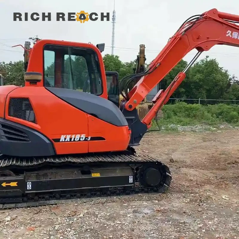 Arm cylinder and hose guard of a used Kubota 185-3 crawler excavator