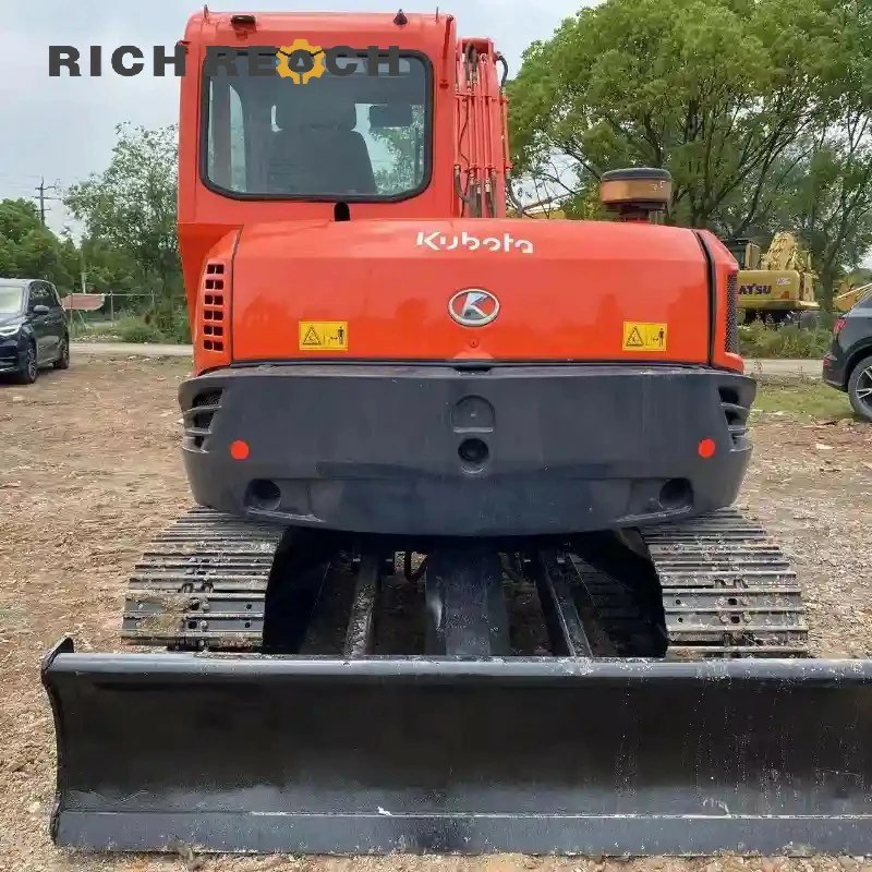 Front heavy-duty bucket on a used Kubota 185-3 crawler excavator