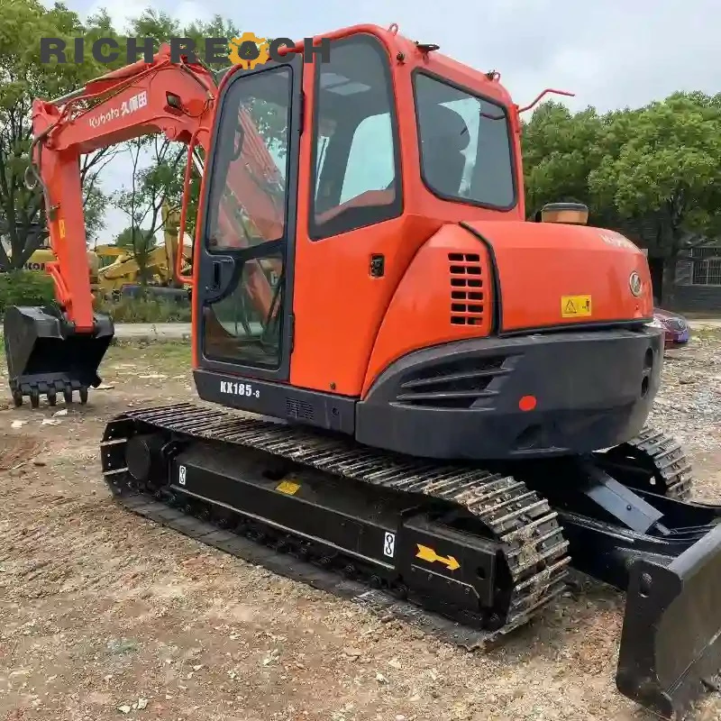 Pin grabber coupler on a used Kubota 185-3 excavator