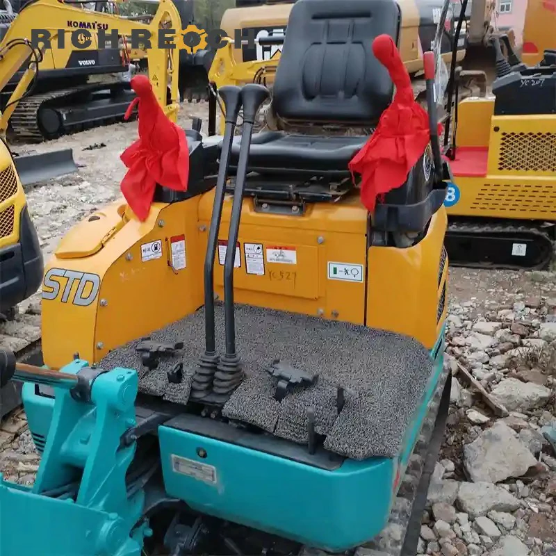 Used Kubota U-15 mini excavator engine – D722 diesel engine and oil cooler, low hours, zero tail swing