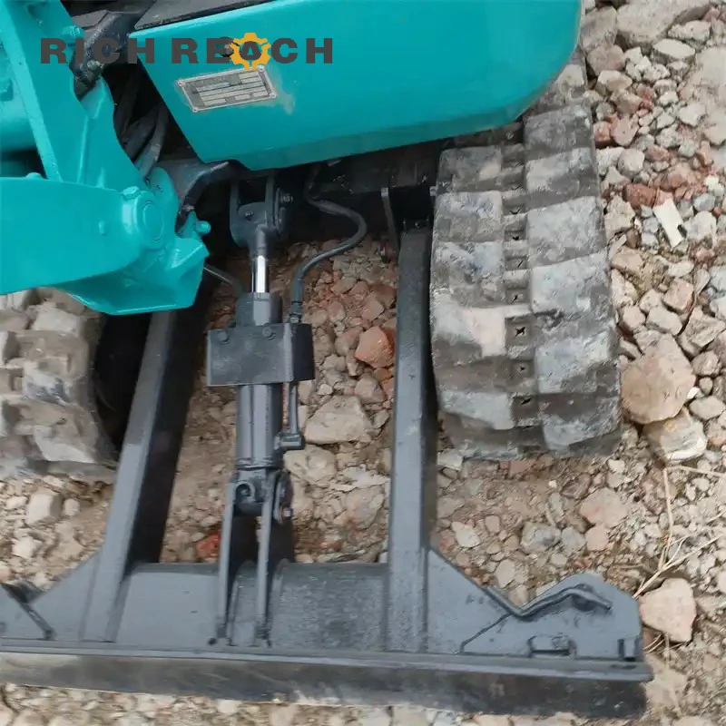Used Kubota U-15 mini excavator left side with collapsed boom – zero tail swing, low hour machine