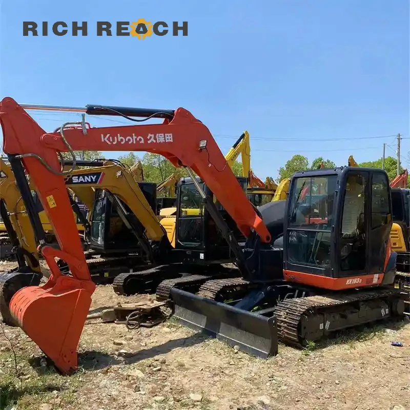 Bucket teeth and cutting edge on used Kubota U48-4 zero tail swing excavator