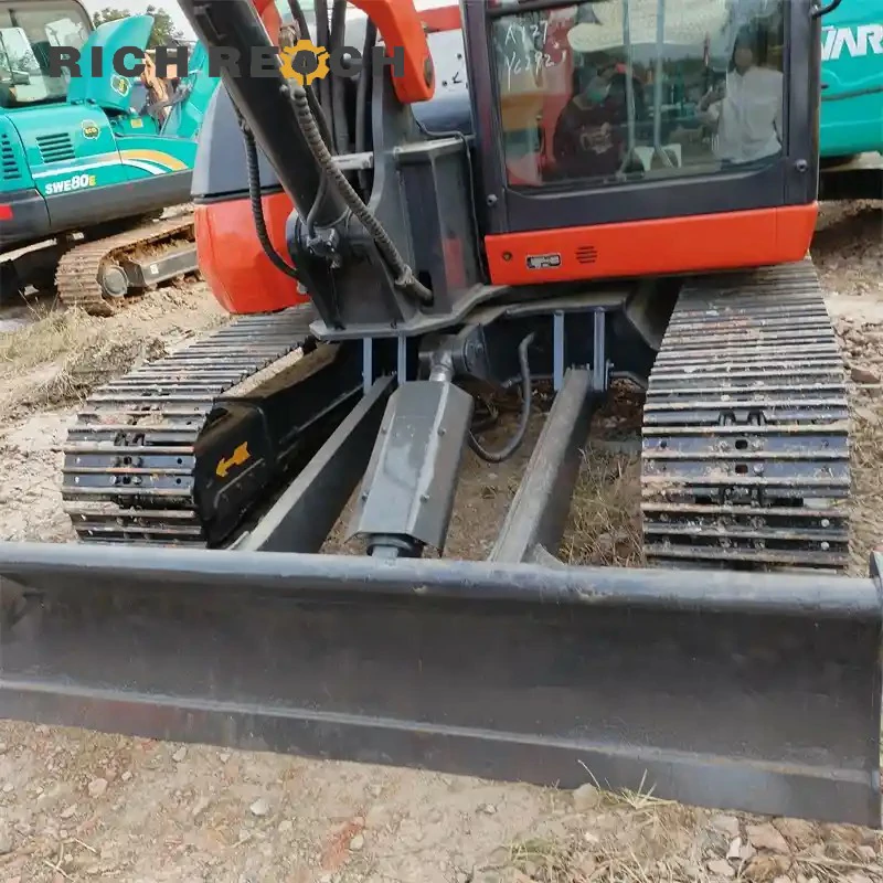 Dozer blade pivot pin on second-hand Kubota U48-4 compact excavator