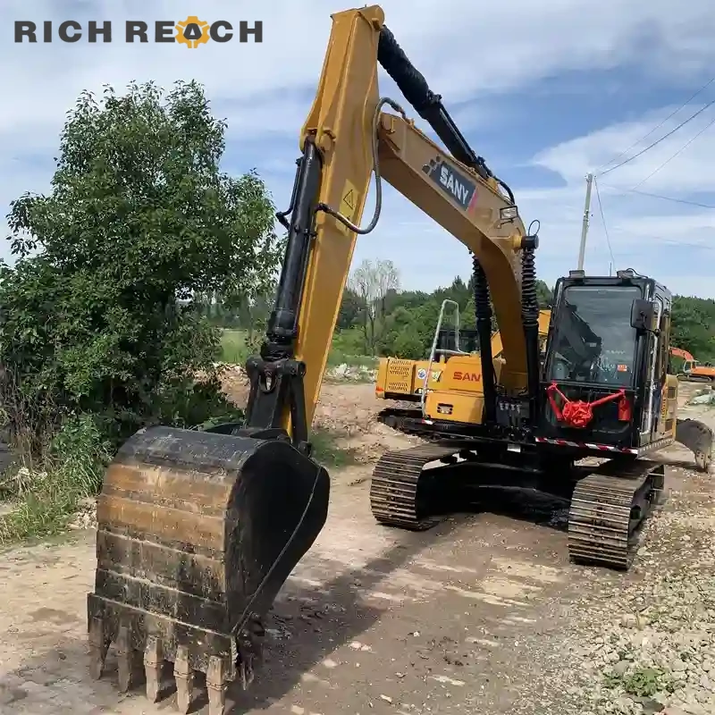 Bucket teeth and side cutters of a used Sany 135C excavator