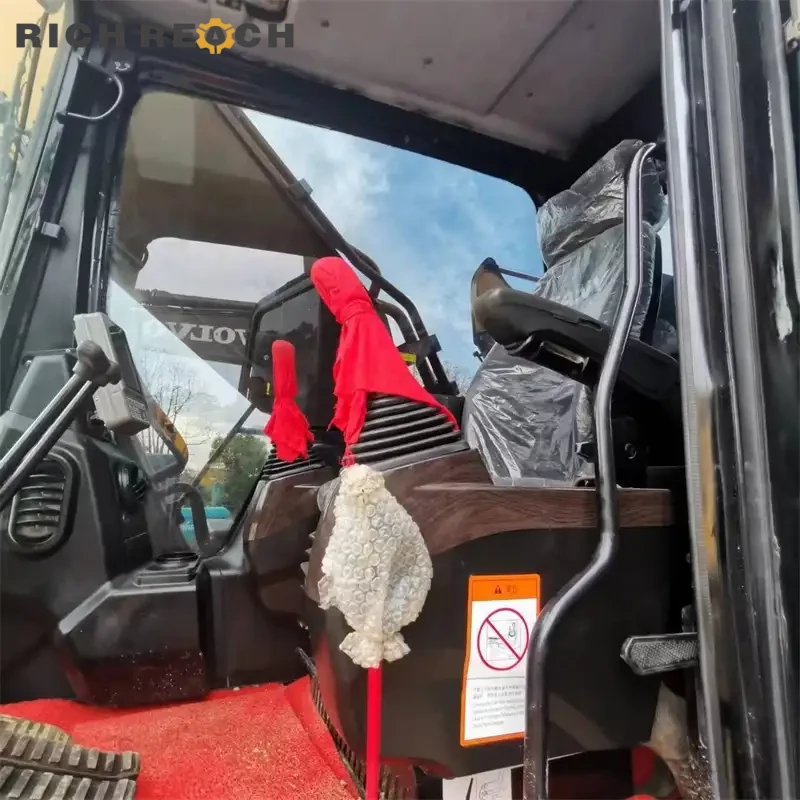 Bucket teeth and side cutters of a used Sany 215C excavator for sale, low hours