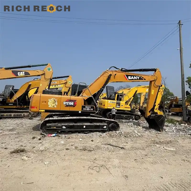 Track chain and master link of a used Sany 215C excavator for sale, low wear