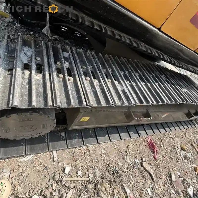 Heavy-duty bucket with teeth and shroud – used Sany 235C excavator, low operating hours, high efficiency, available in USD
