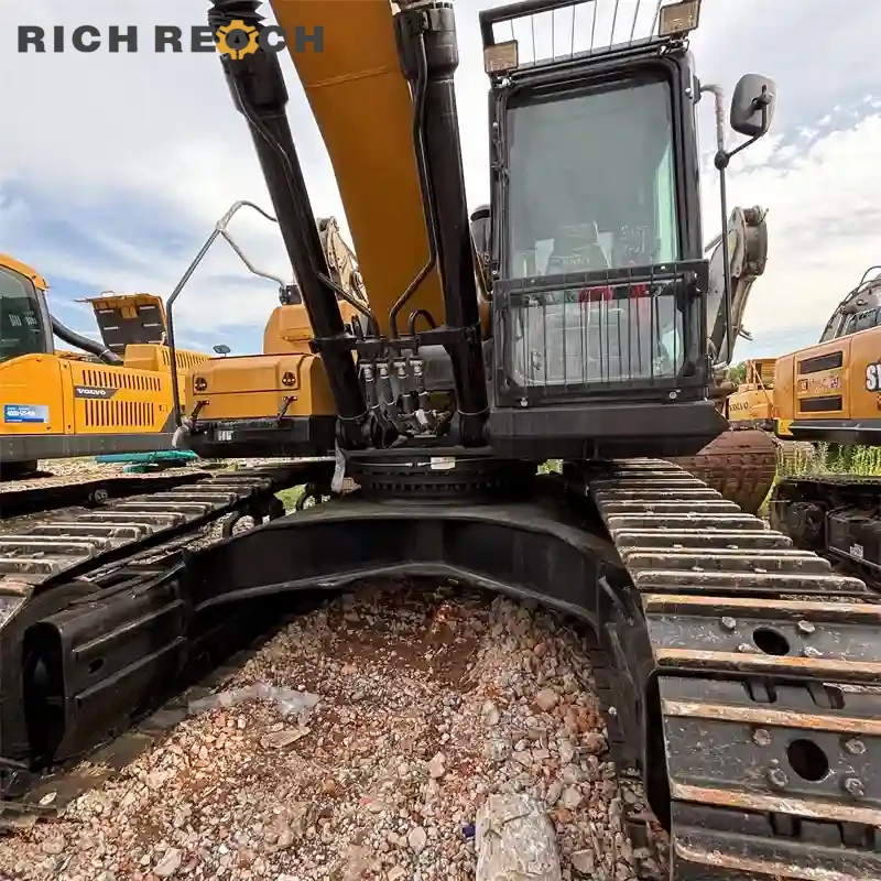 Cab interior and large monitor of a used Sany 485H excavator, low operating hours, massive digging forces
