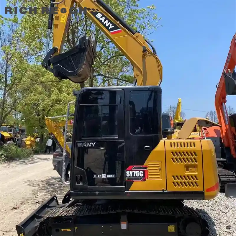 Bucket cylinder and hoses on a used Sany 75C excavator – no leaks, excellent working condition, USD price