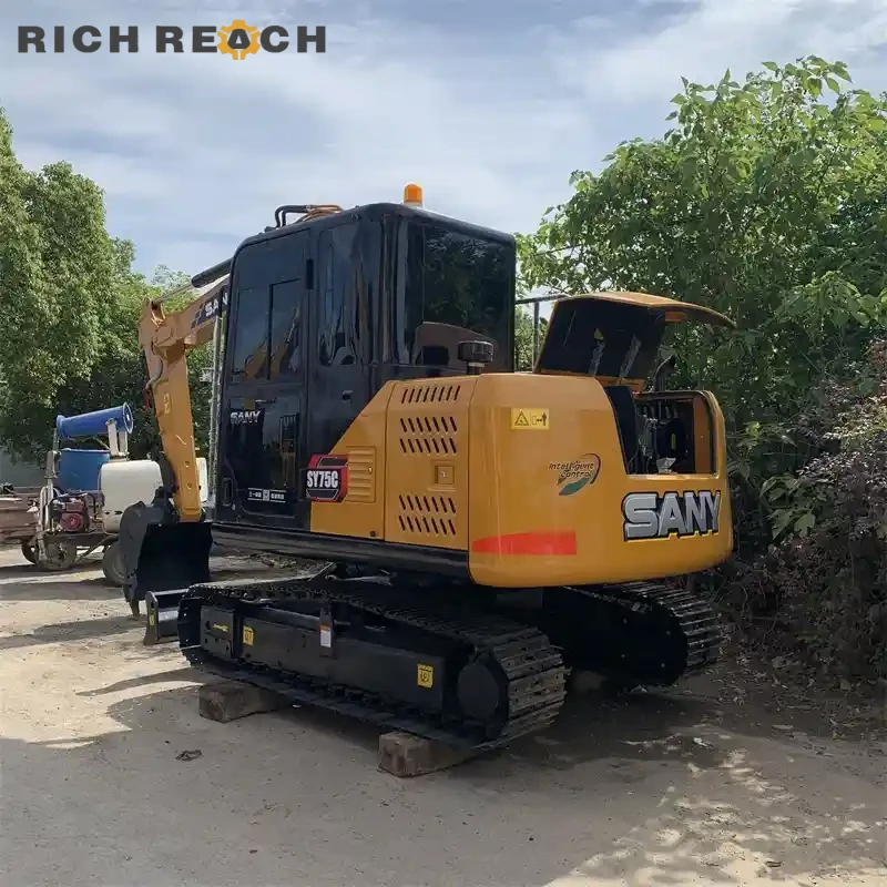 Bucket cylinder pin and lock of a used Sany SY75C – tight clearance, low hours, ready to ship