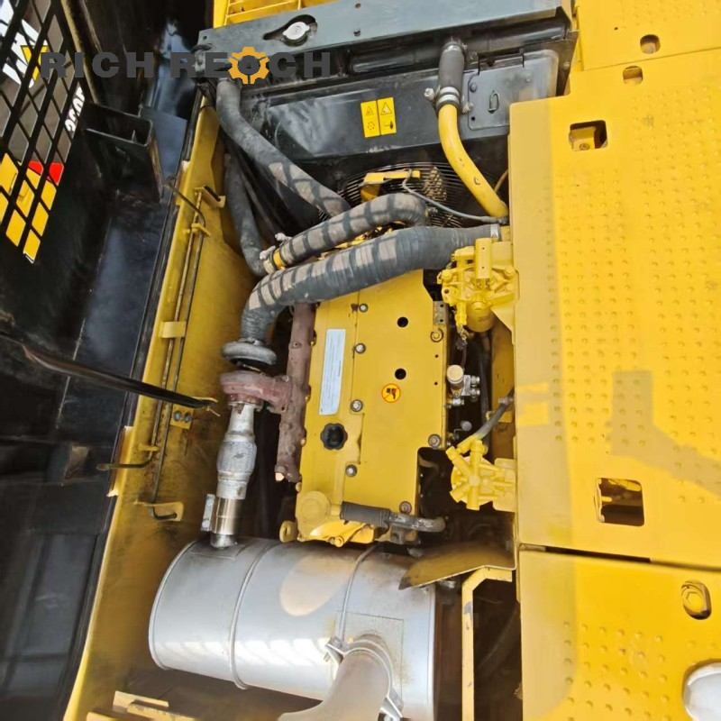 2025 Cat 320D2L nameplate closeup serial $36,600