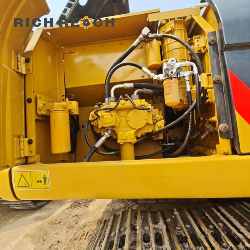 2025 Cat 320D2L nameplate visible cab $36,600