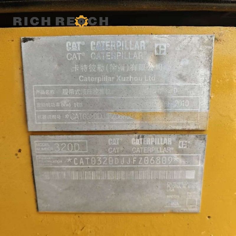2025 Caterpillar 320D2L nameplate visible hydraulic pump $36,600
