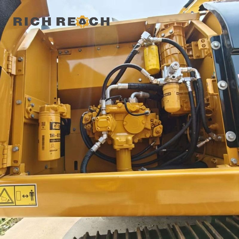 Caterpillar 323D2L rear view used POA