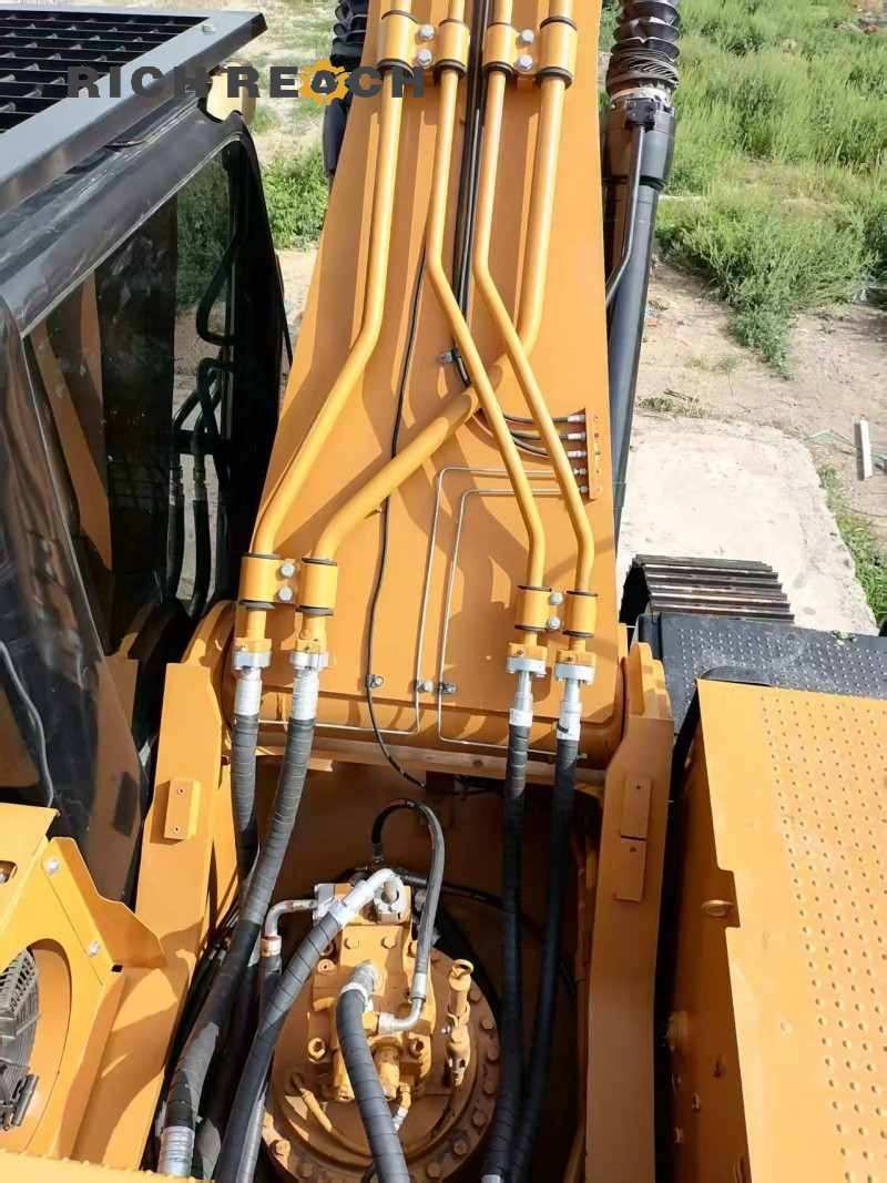Used Cat 330 cab ergonomic layout POA
