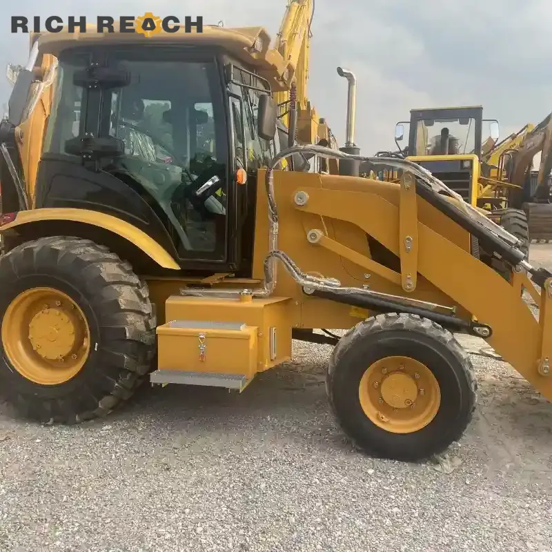 Cat 440 loader bucket lifting material – 8,782 lb lift capacity – 2025 backhoe loader in stock now