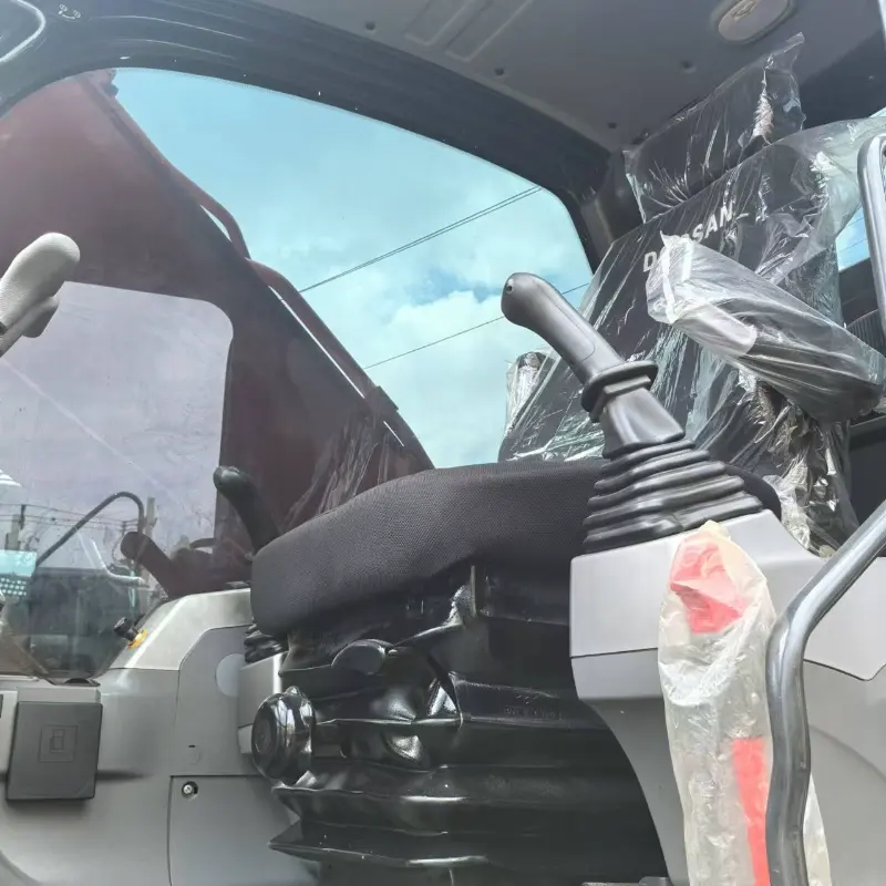 Hydraulic main pump and control valves of a used DX225LC-9 excavator with discount offer