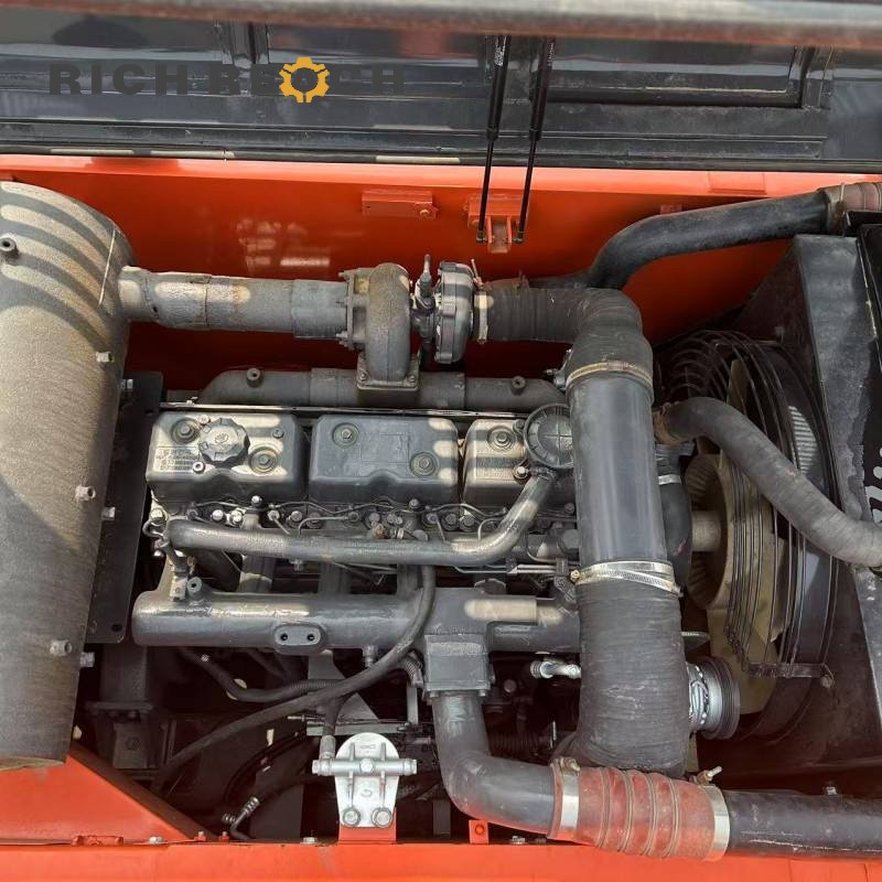 Hydraulic hoses and boom assembly on a used 2023 Doosan DX300LC-9C excavator – price on request