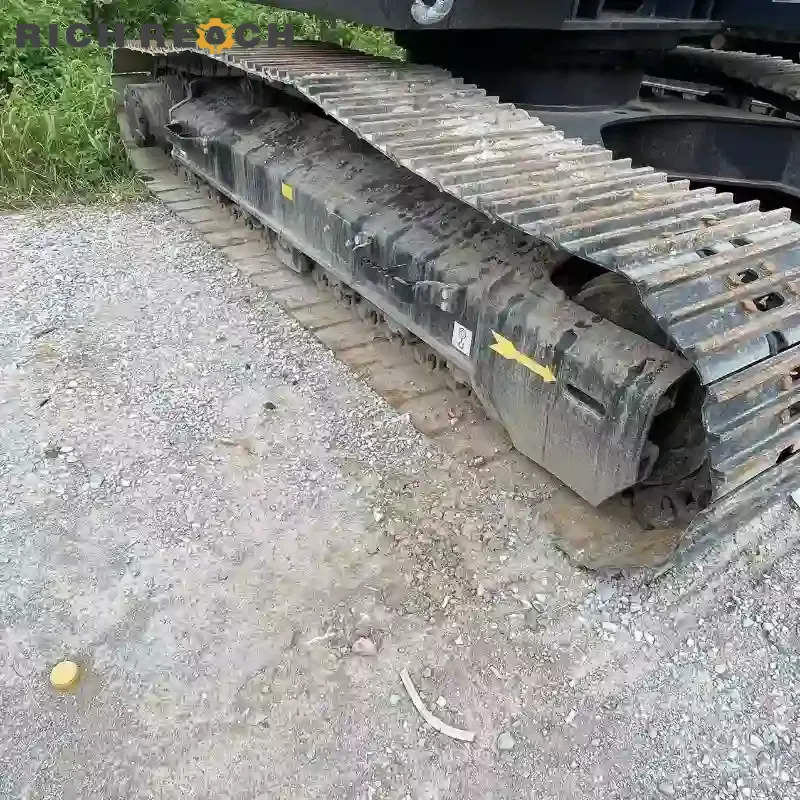 Heavy duty bucket on used Hitachi 200 excavator for sale – tough digging jobs