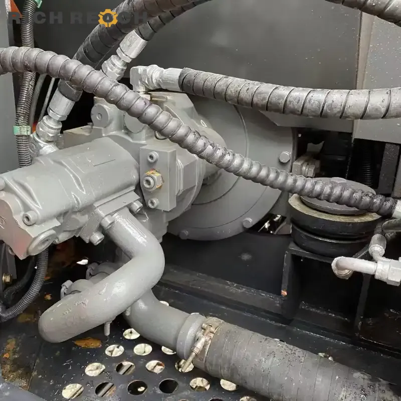 Undercarriage and tracks of a used Hitachi 60 excavator – low wear, ready for tough jobsites