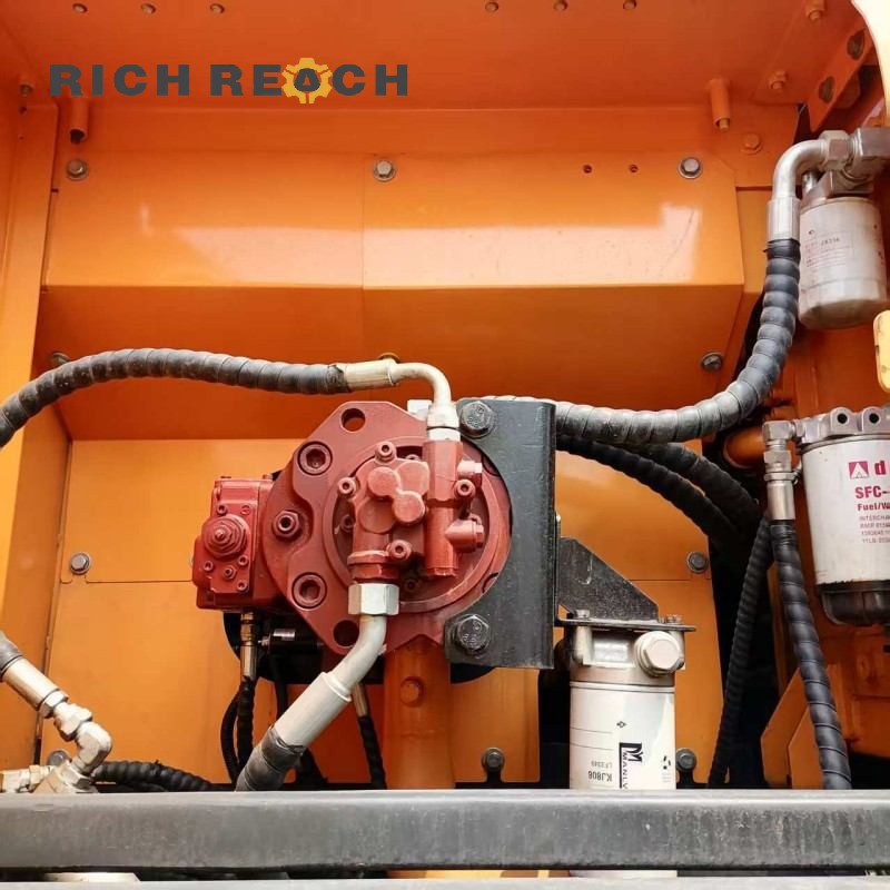 Hydraulic oil tank of a used 2025 Hyundai 225LC-9S 22-ton excavator, priced $33,670 - Richreach
