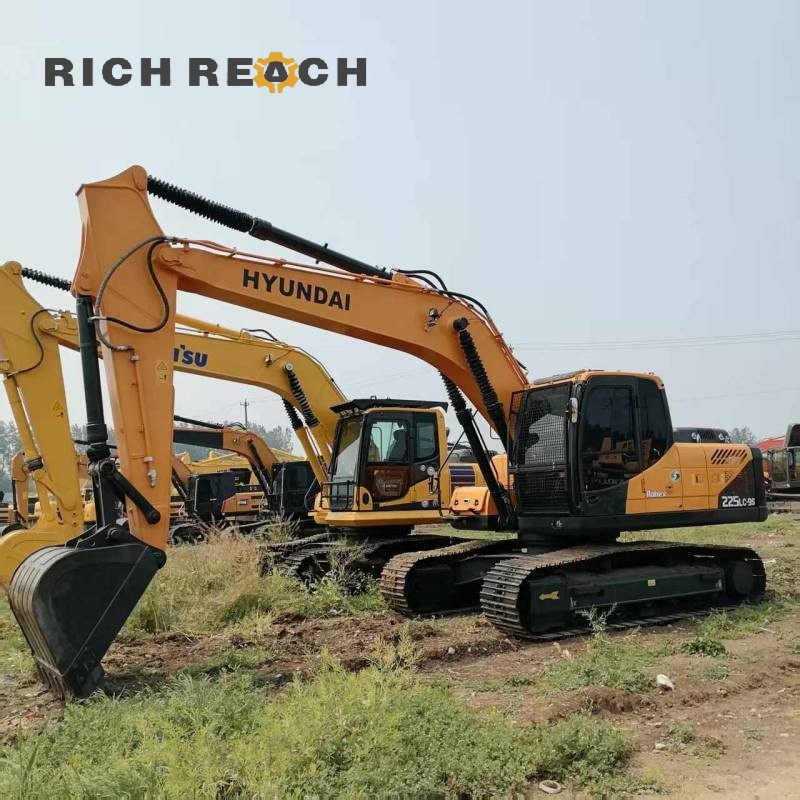 Hydraulic pump of a used 2025 Hyundai 225LC-9S excavator, $33,670 - Richreach