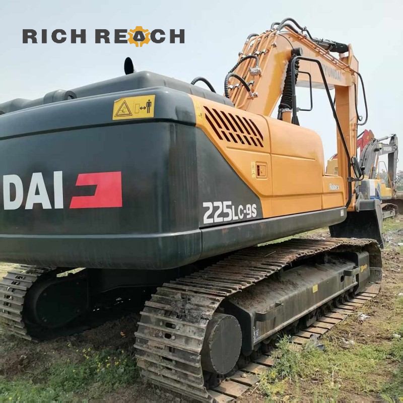 Rear view of a used 2025 Hyundai 225LC-9S excavator for sale, $33,670 - Richreach