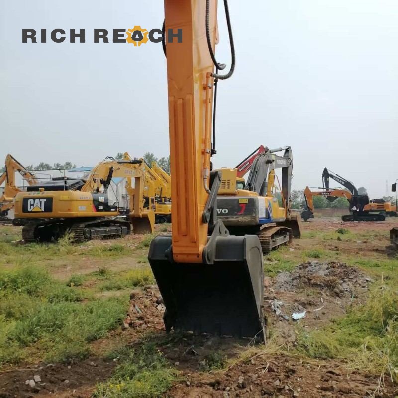 Track shoe of a used 2025 Hyundai 225LC-9S excavator, 22 ton, $33,670 - Richreach